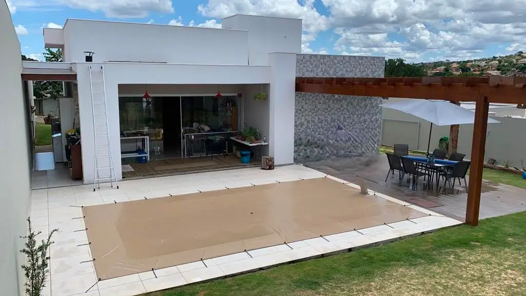 Capa de Piscina marrom coiote